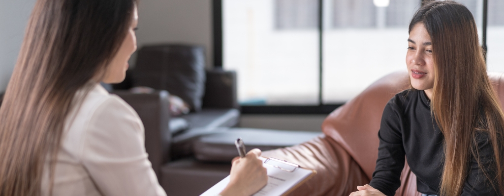 How to Choose Between Online Therapy and In-Person Counseling