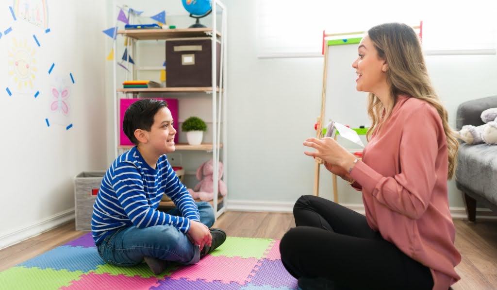 Neuroaffirming Care vs Traditional Therapy: What's the Difference?