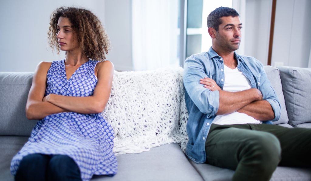What Are Passive Aggressive Examples? 15 Common Signs and Phrases Explained